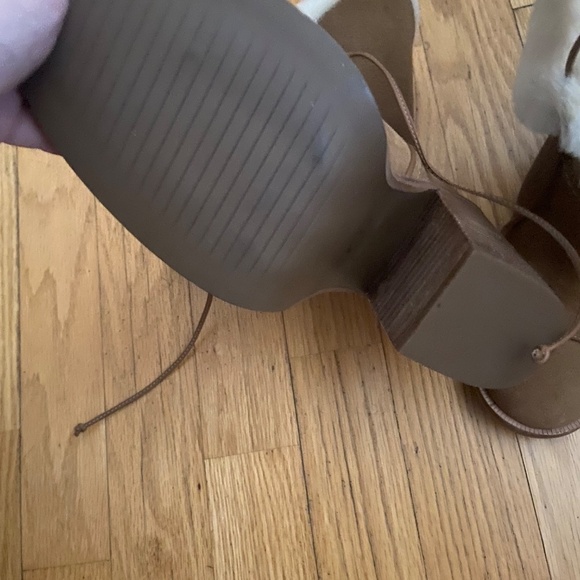 UGG Heel Boots size 7- NEW - Picture 2 of 3